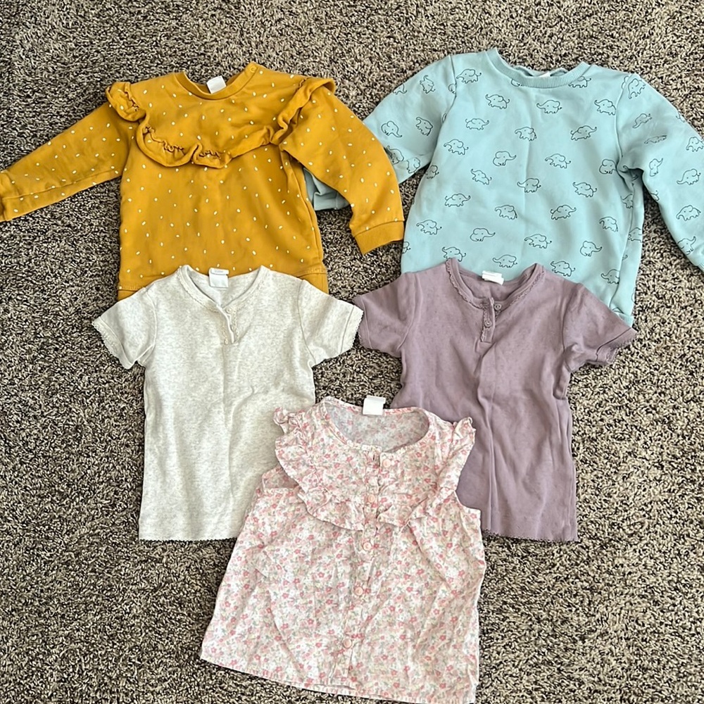 H&M bundle 2 sweatshirts, 2 tees, 1 ruffle blouse